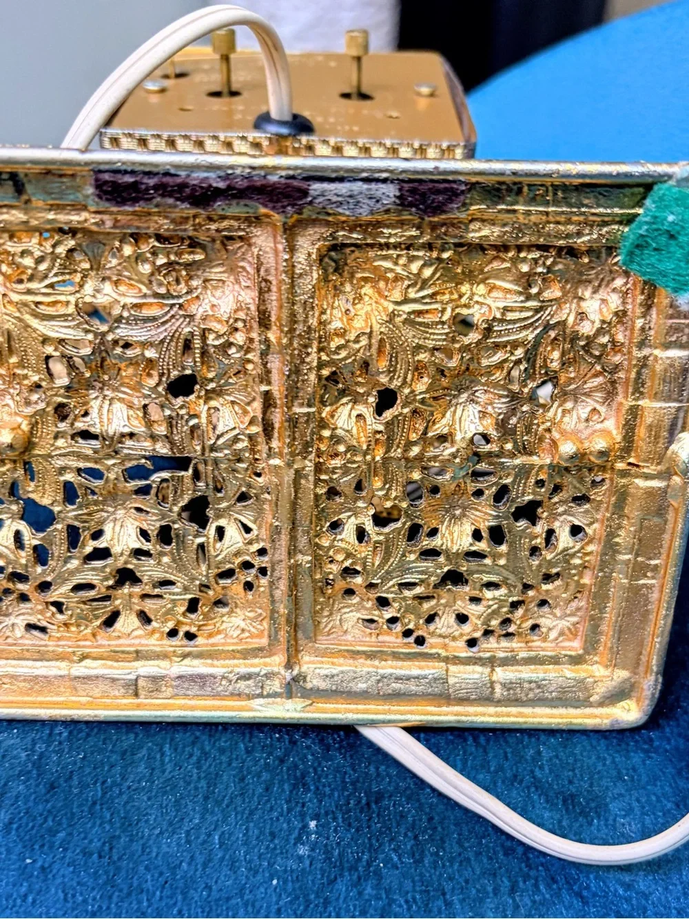 Vintage Guilded Crest Gold Ornate Mantel Clock - Elegant Home Wall Decor